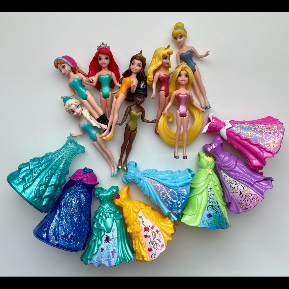 Set of 8 Disney princesses with clip on dresses